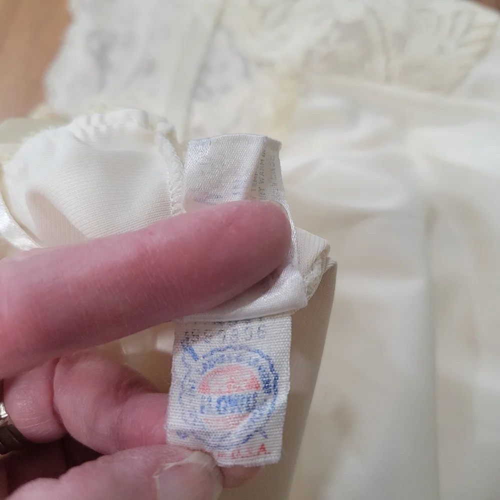 Vintage Wonder Maid Full Length Slip With Delicate Lace Trim Made In USA - Picture 9 of 11